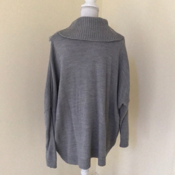 Ivanka Trump grey cowl Dolman Size L Sweater - Picture 4 of 8